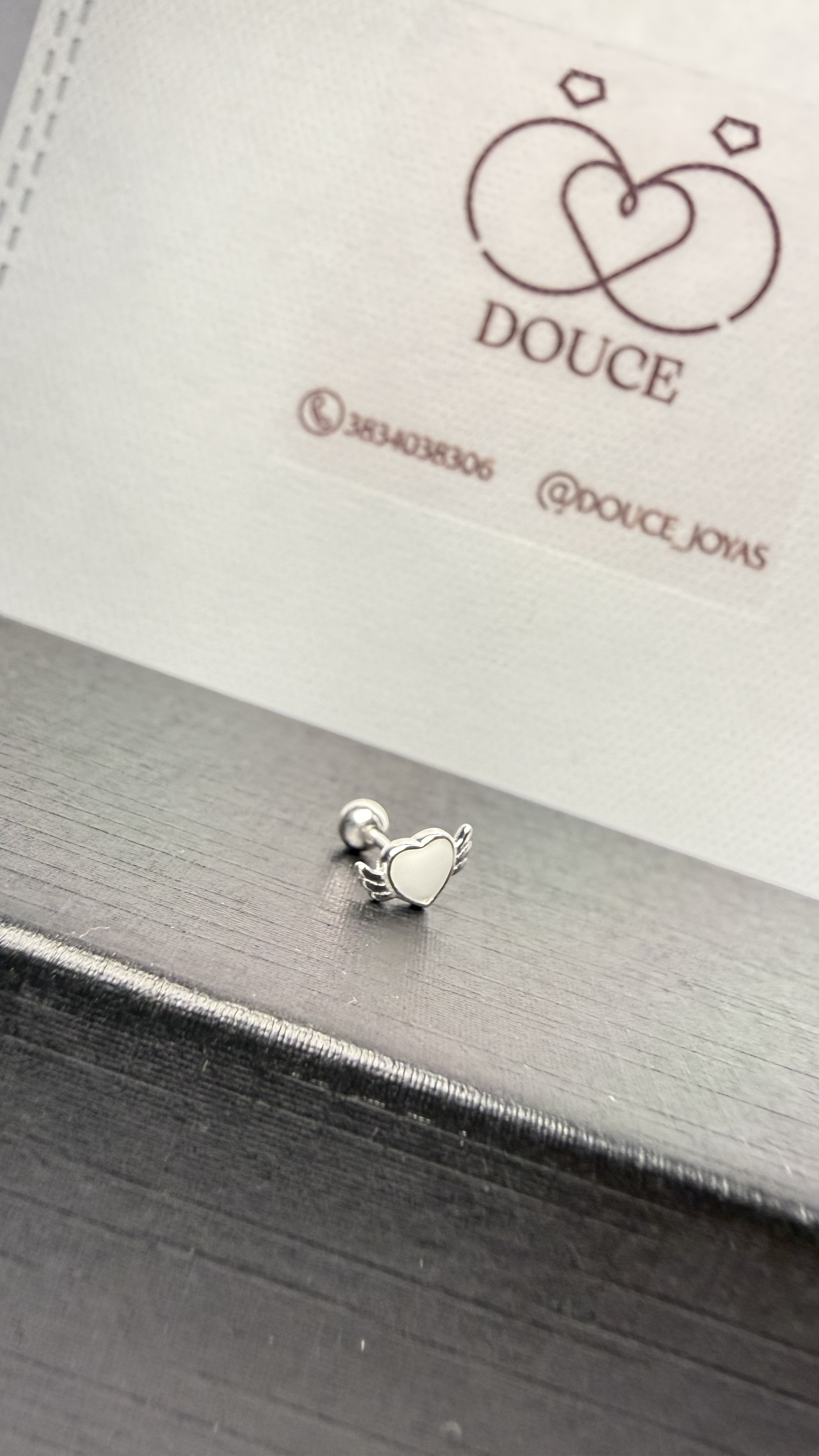 Pulsera Douce presentada en su tarjeta